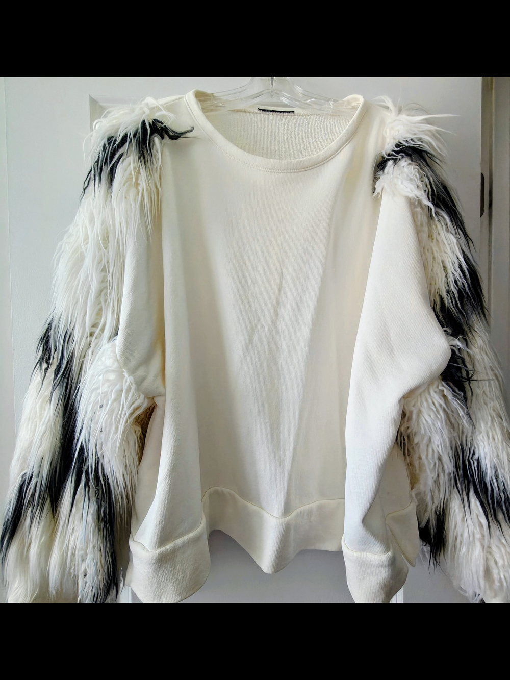 Zara White Crewneck Sweater with Black-Trim Faux Fur Sleeves